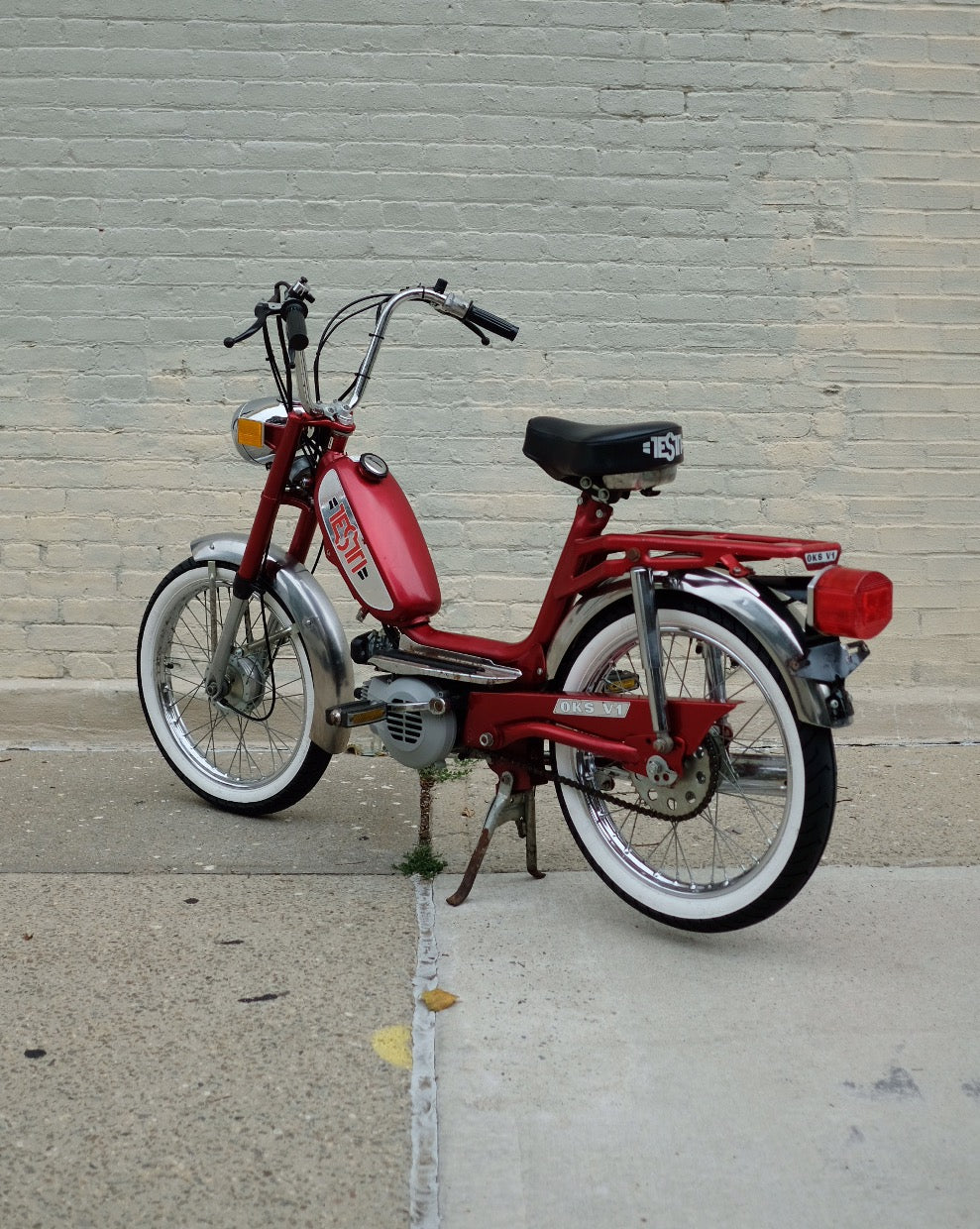 Testi OKS Minarelli V1 Moped - Candy Red