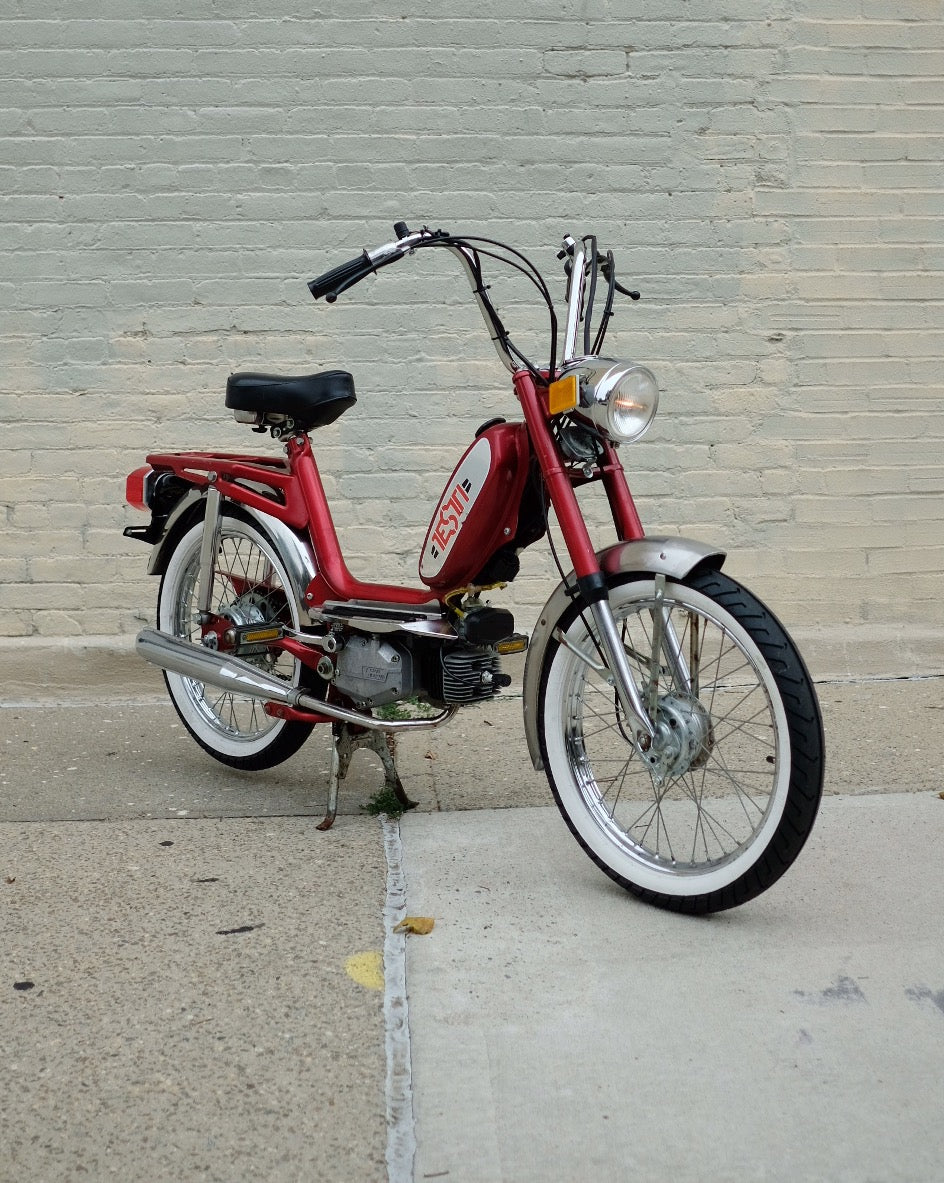 Testi OKS Minarelli V1 Moped - Candy Red
