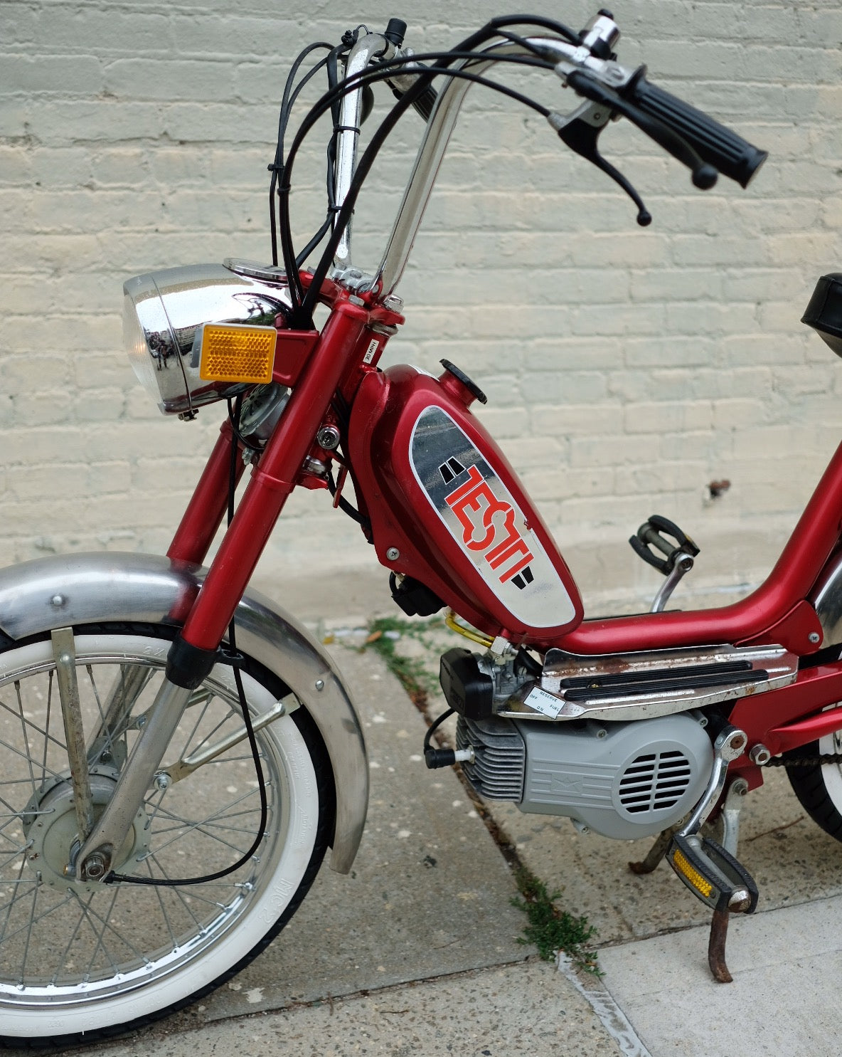 Testi OKS Minarelli V1 Moped - Candy Red