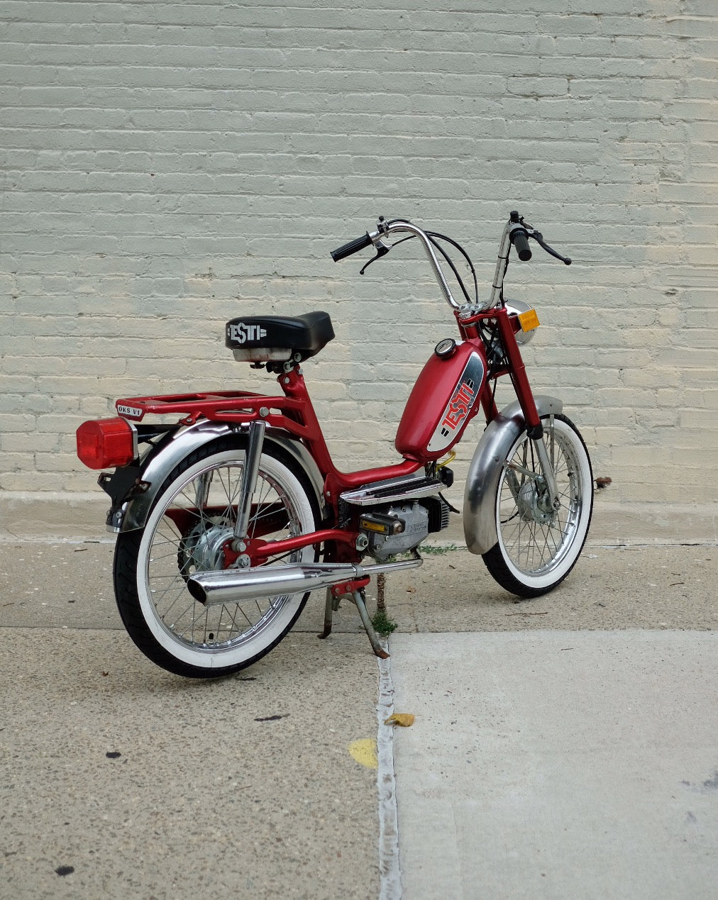 Testi OKS Minarelli V1 Moped - Candy Red