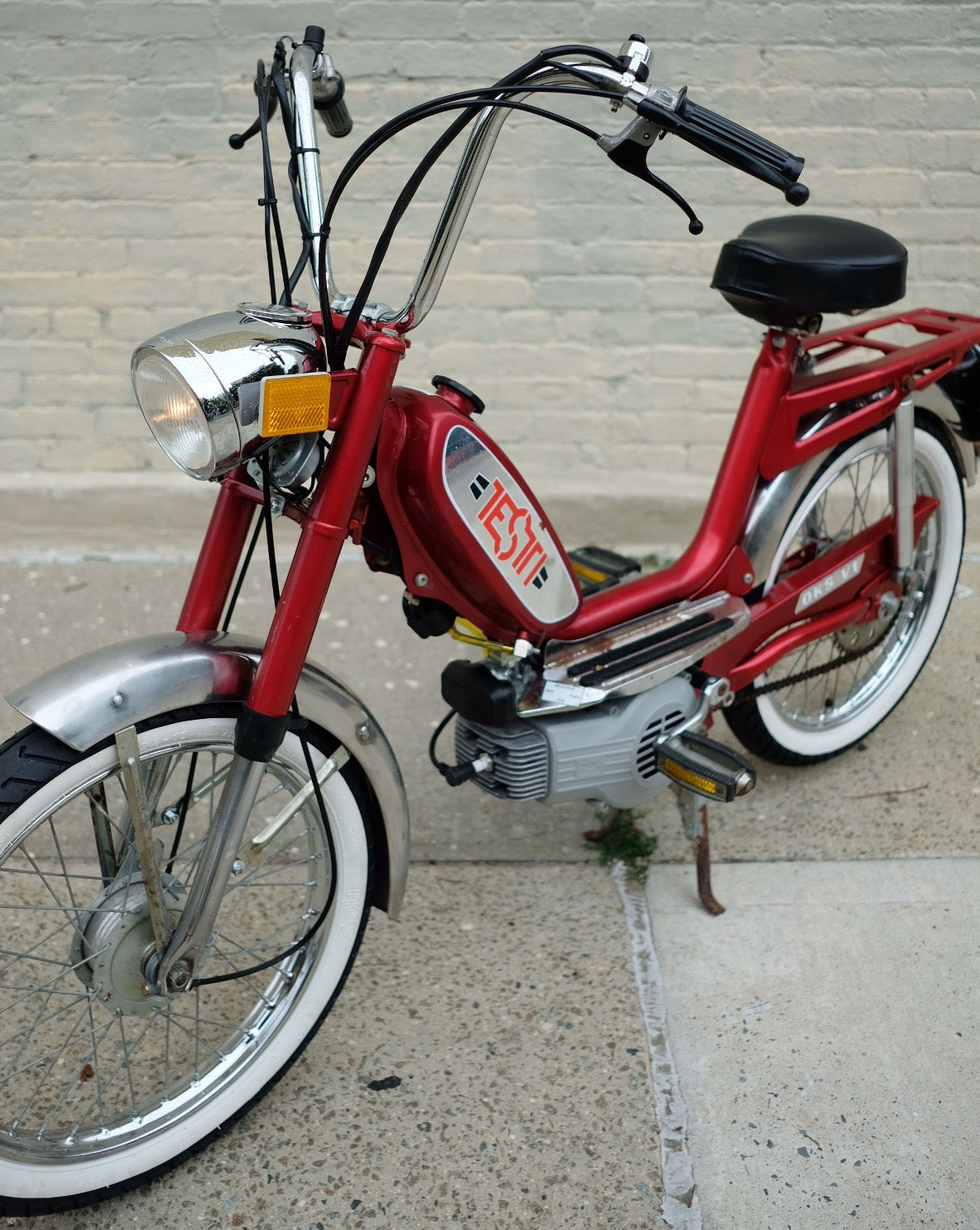 Testi OKS Minarelli V1 Moped - Candy Red