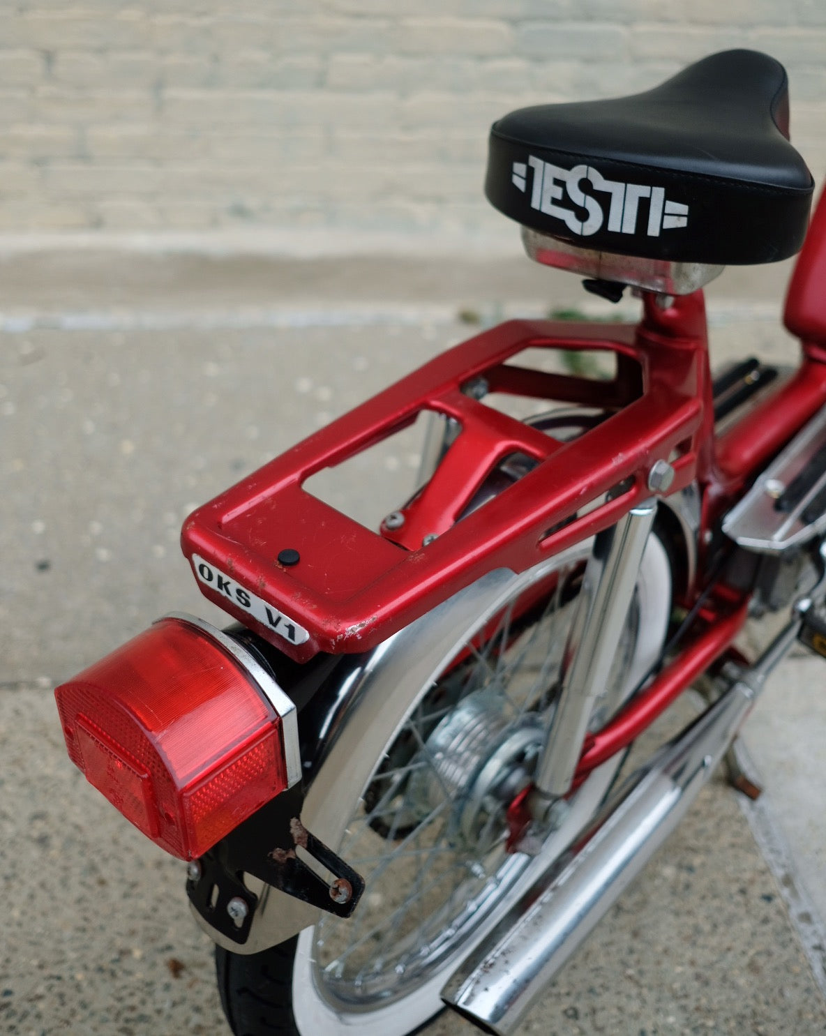 Testi OKS Minarelli V1 Moped - Candy Red