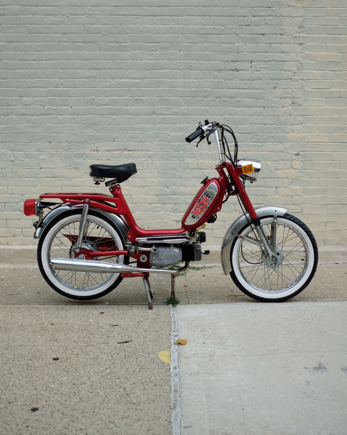Testi OKS Minarelli V1 Moped - Candy Red