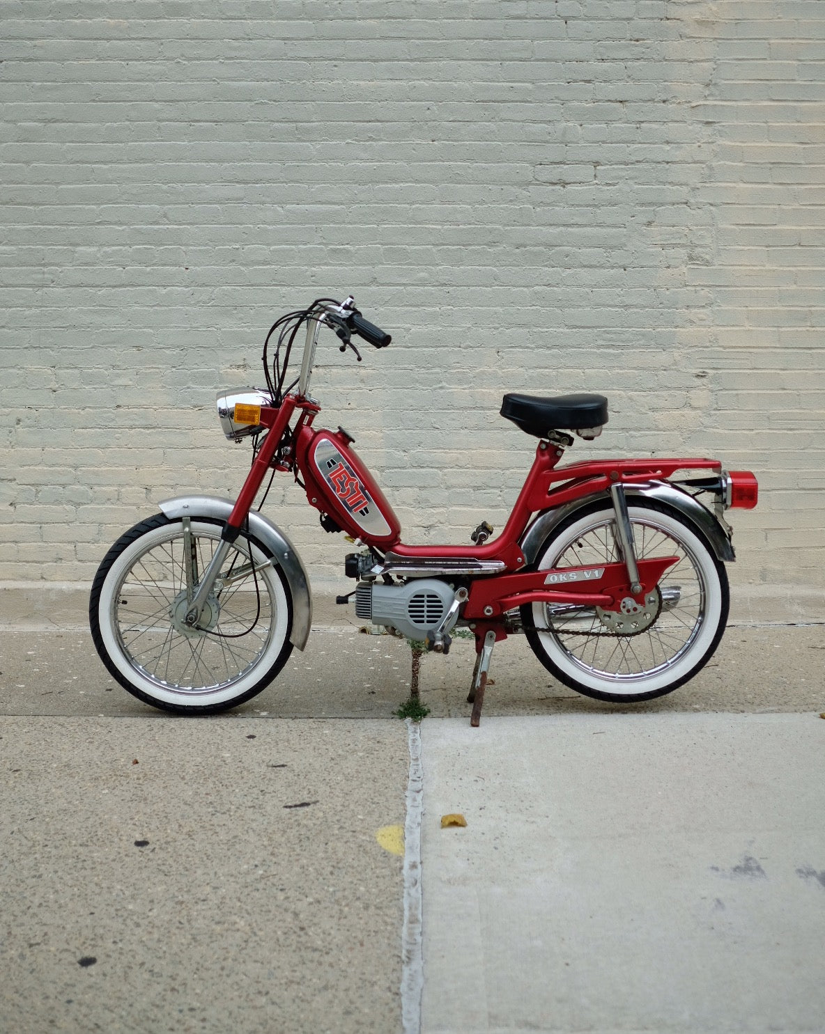 Testi OKS Minarelli V1 Moped - Candy Red